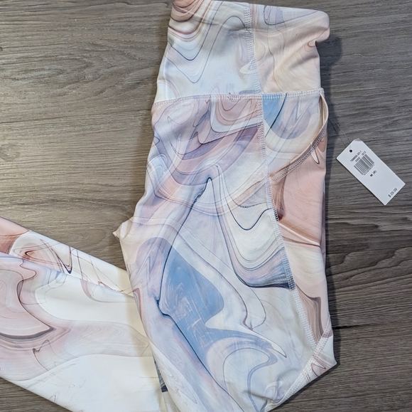 Girls Old Navy Active Wear Top with Built in Bra & Matching Leggings - Picture 6 of 8